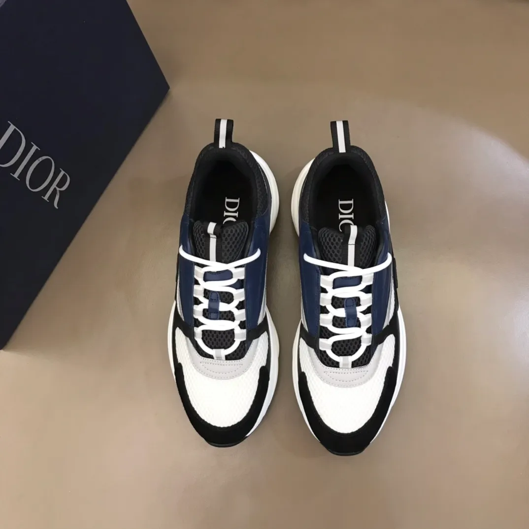 Factory price: 480💰 ◾️▫️Dior D®️ x 🆕 (high version) B22 men's jogging fashion sneakers, this single product draws inspiration from retro jogging shoes. It adopts a thick low-top design, with an upper made of black cow leather and mesh fabric, and a black and white engraved rubber sole. Black mesh fabric tongue and heel counters complement black laces, with an embossed "Di~r" logo embellishment on the side. These sneakers can be mixed and matched with a classic suit for a sporty chic look! Size: 39-45 (38, 46 can be customized)